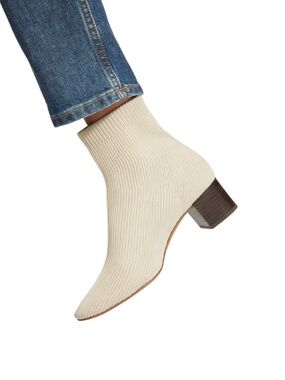 Everlane The Glove Boot in Off-white Bone
